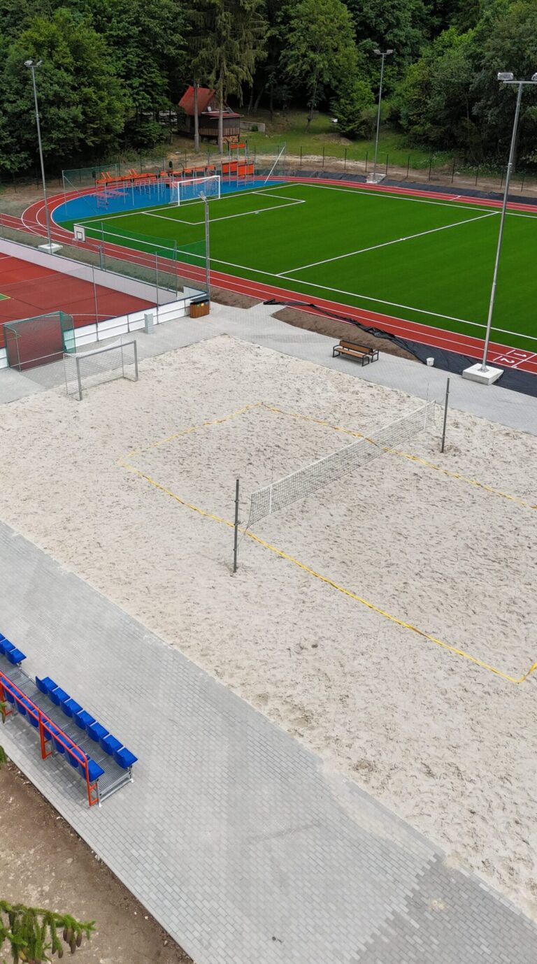Ihrisko na plážový volejbal a futbalové ihrisko