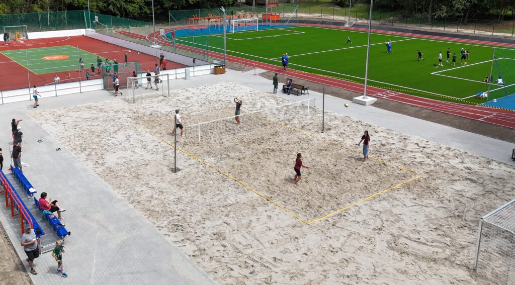 Plážový volejbal na pieskovom ihrisku v areáli Výtoky
